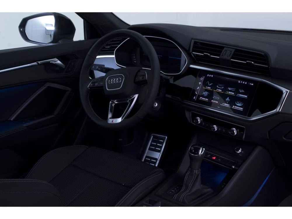 Audi Q3 Sportback nuova a Novara (5)