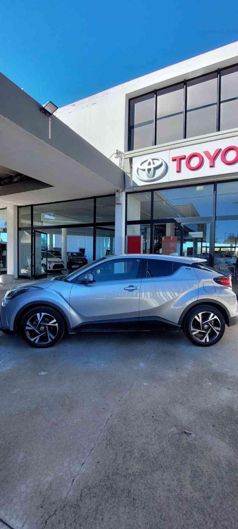 Toyota Toyota C-HR usata a Sassari (8)