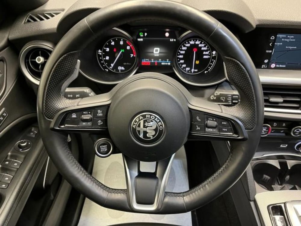 Alfa Romeo Stelvio usata a Biella (13)