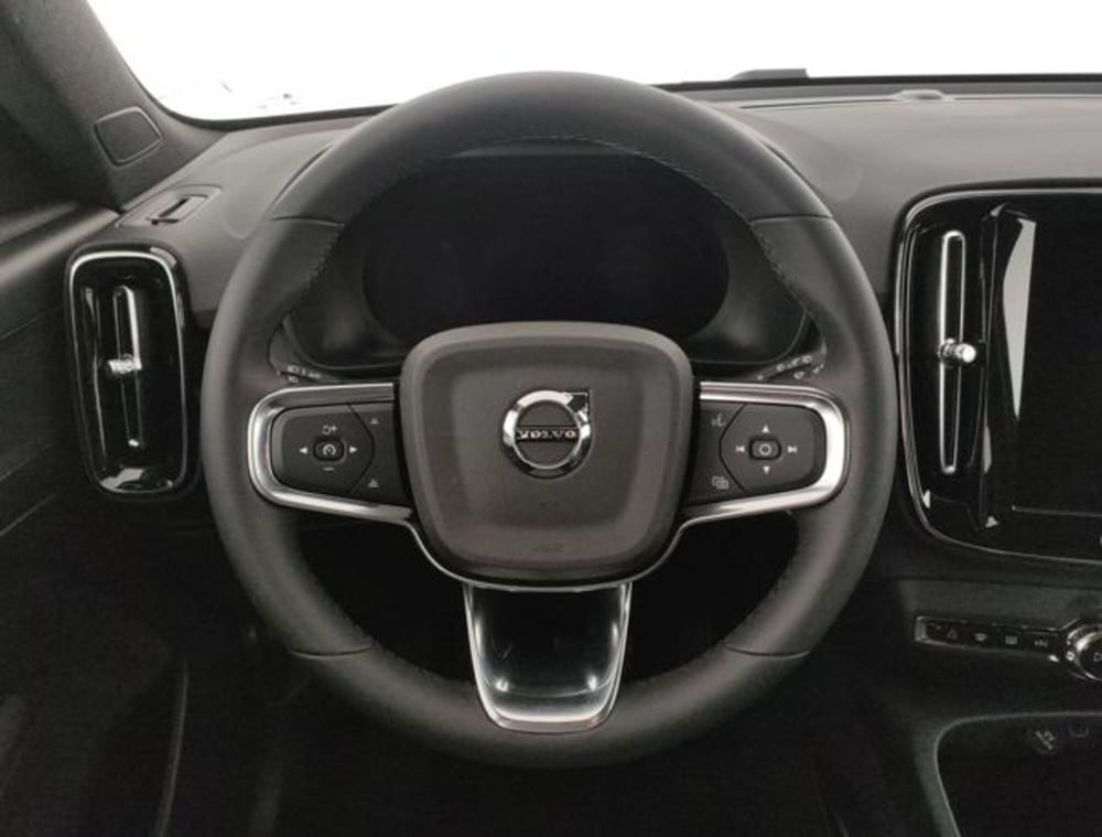 Volvo XC40 nuova a Modena (13)