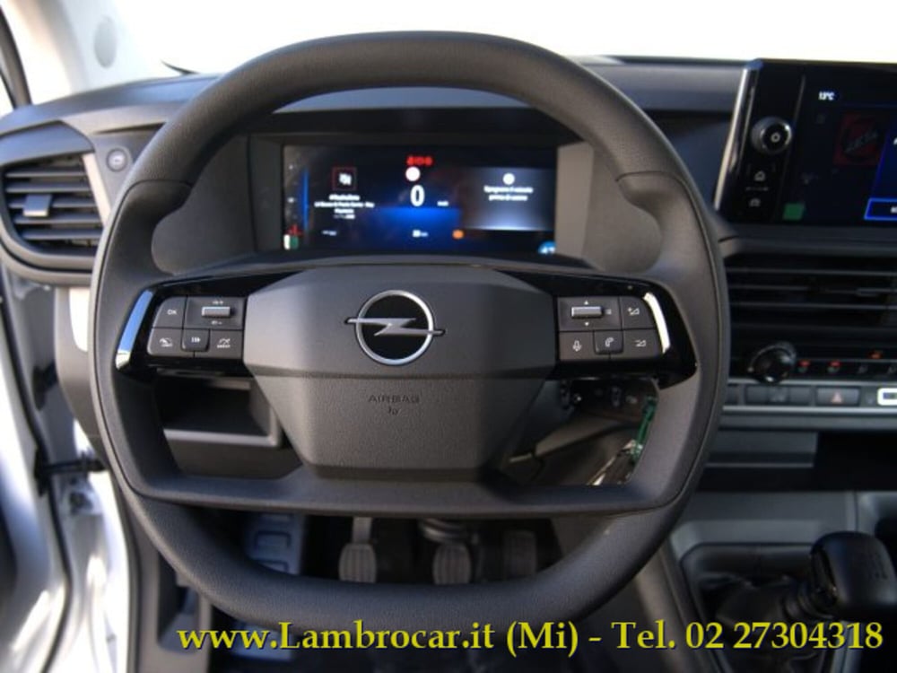 Opel Vivaro Furgone nuova a Milano (4)