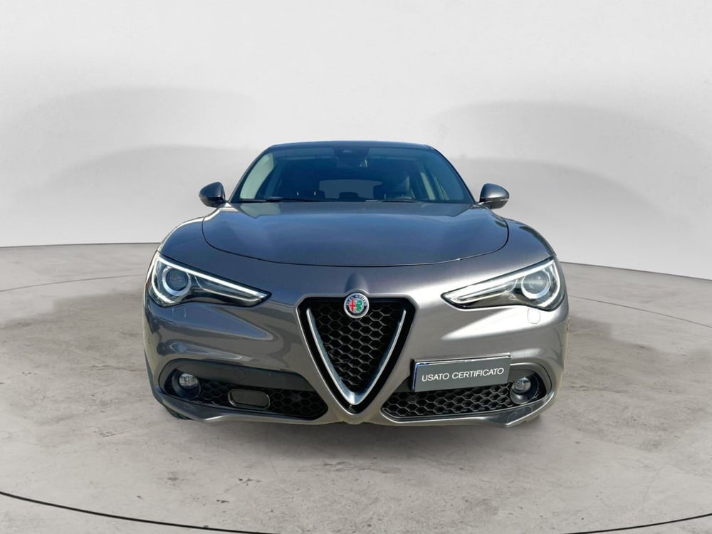 Alfa Romeo Stelvio usata a Bari (3)