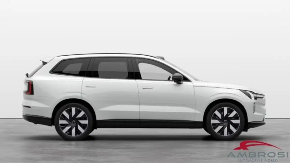 Volvo EX90 nuova a Perugia