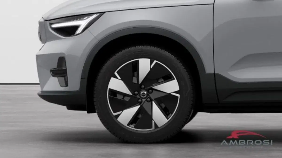Volvo XC40 nuova a Perugia (3)