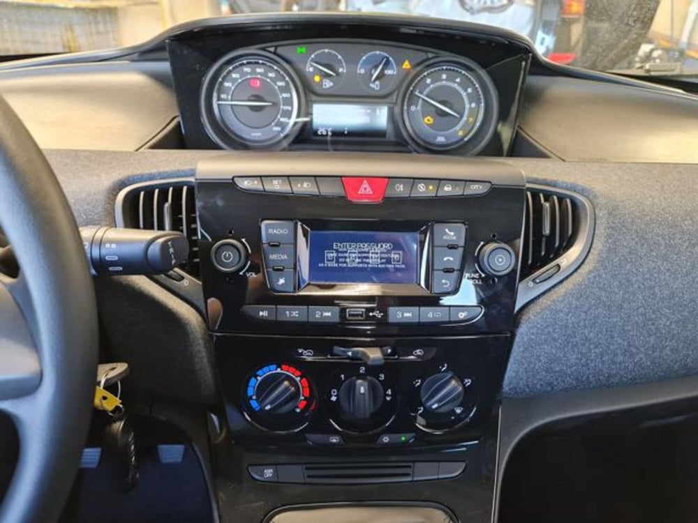 Lancia Ypsilon nuova a Torino (13)