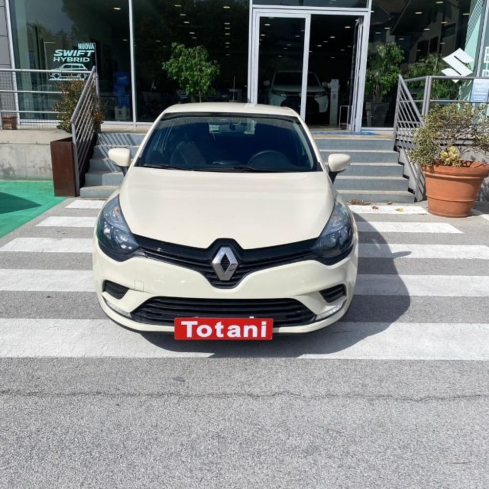 Renault Clio usata a L'Aquila (2)