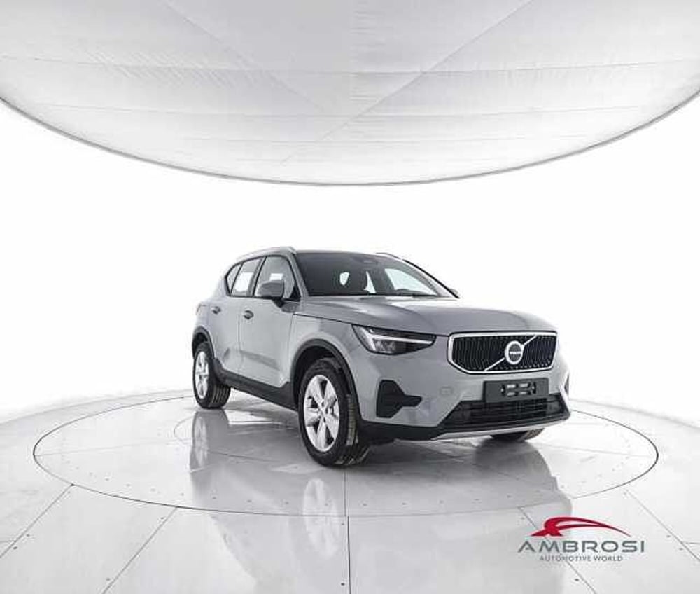 Volvo XC40 nuova a Viterbo (2)