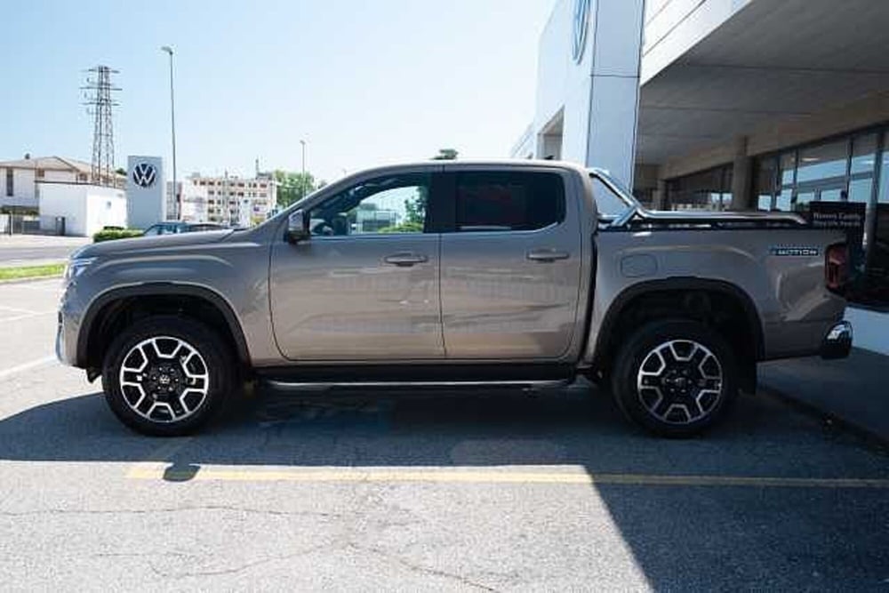 Volkswagen Amarok nuova a Rovigo (14)