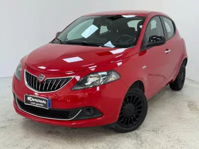 Lancia Ypsilon 1.0 FireFly 5 porte S&amp;S Hybrid Ecochic Silver del 2021 usata a Lurate Caccivio