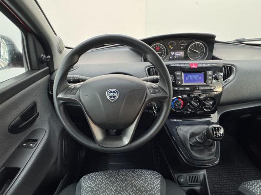 Lancia Ypsilon usata a Como (10)