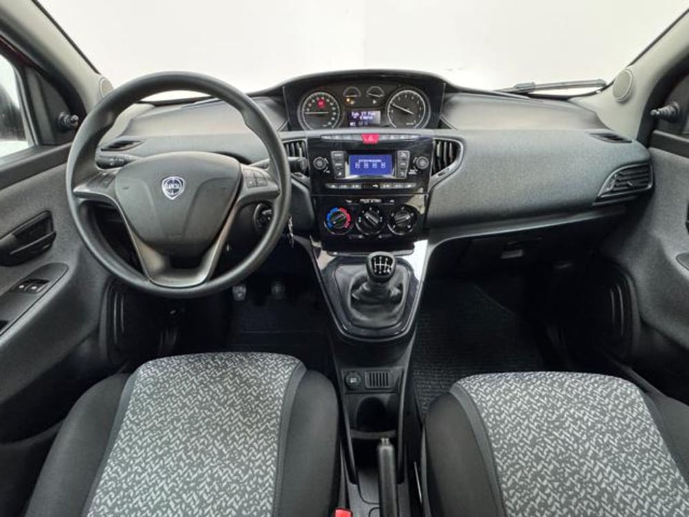 Lancia Ypsilon usata a Como (4)