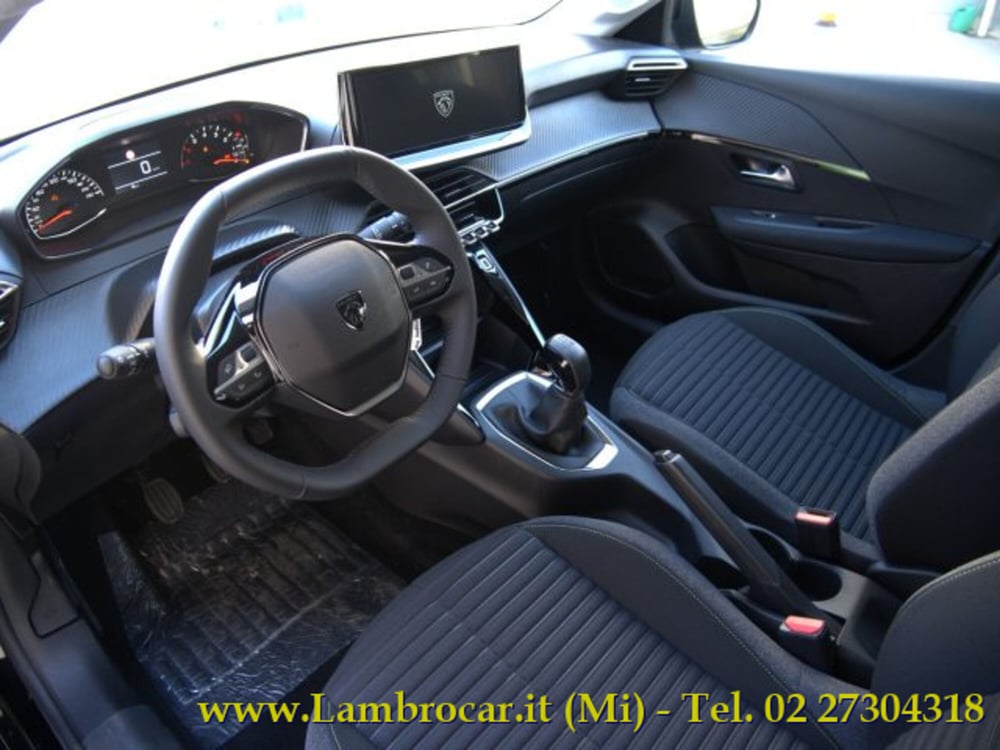 Peugeot 208 nuova a Milano (3)