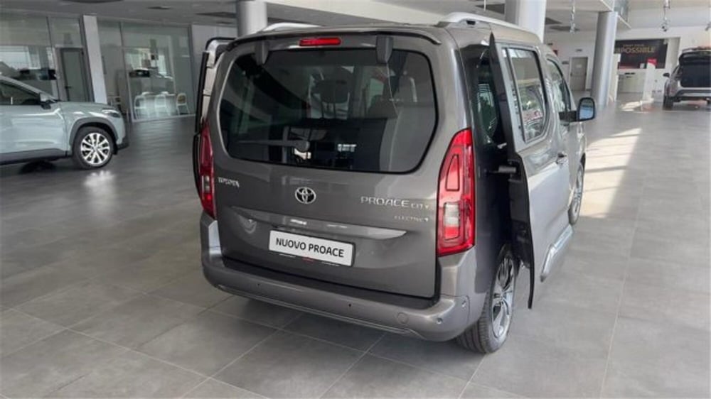 Toyota Proace City Verso Electric nuova a Bari (4)