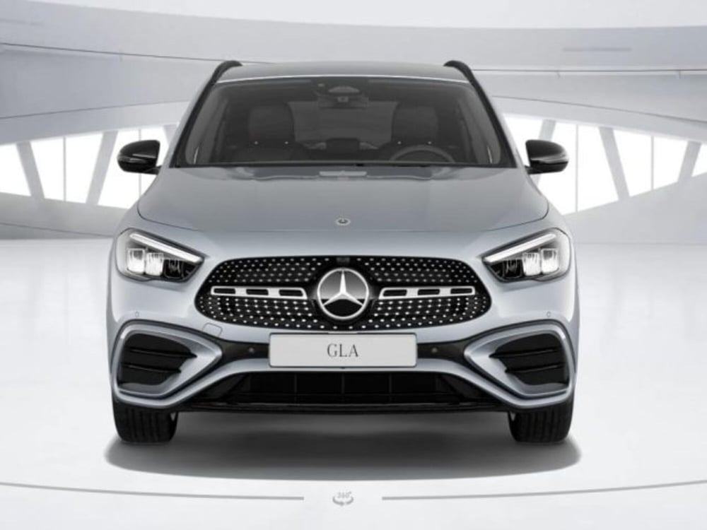 Mercedes-Benz GLA SUV nuova a Verona (3)