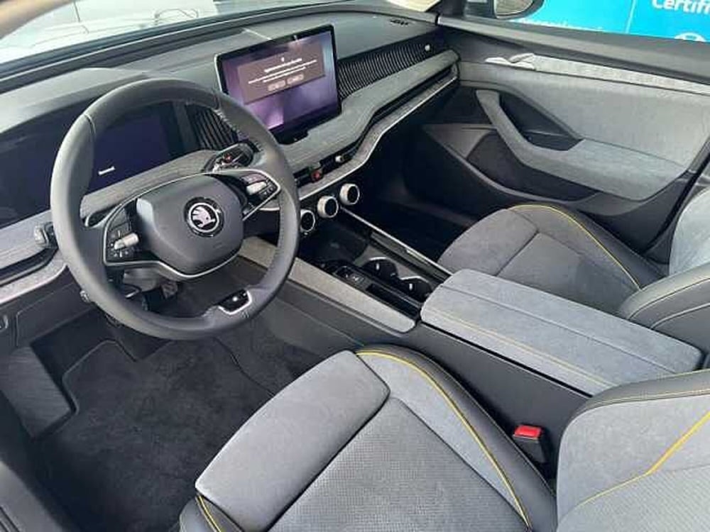 Skoda Superb nuova a Cosenza (8)