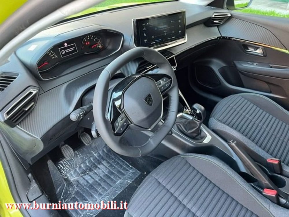 Peugeot 208 nuova a Milano (8)