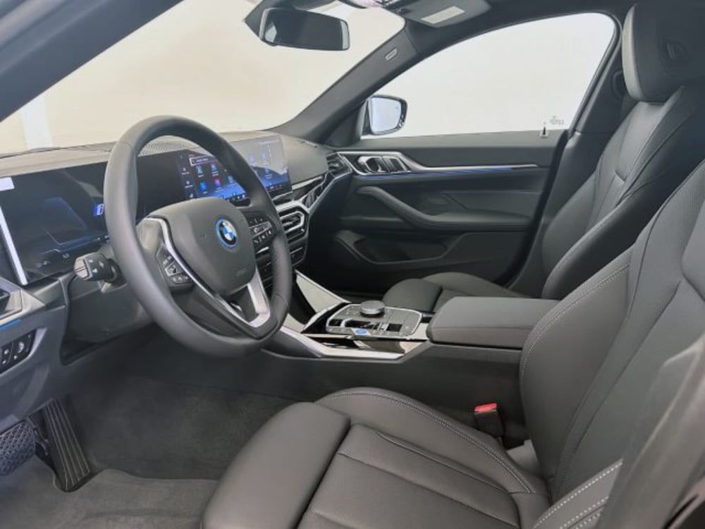 BMW i4 nuova a Modena (10)