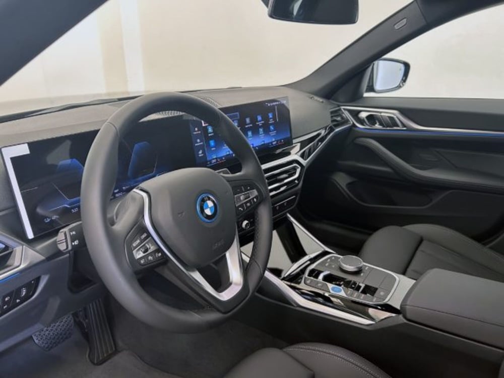 BMW i4 nuova a Modena (7)