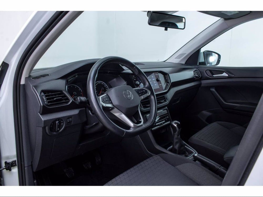 Volkswagen T-Cross usata a Novara (11)