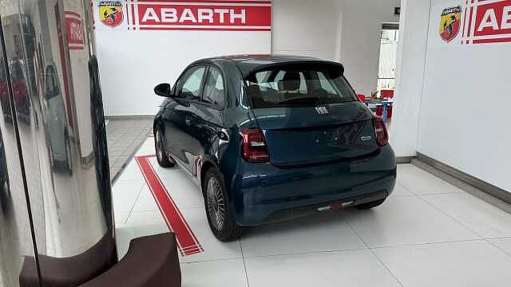 Fiat 500e nuova a Milano (2)