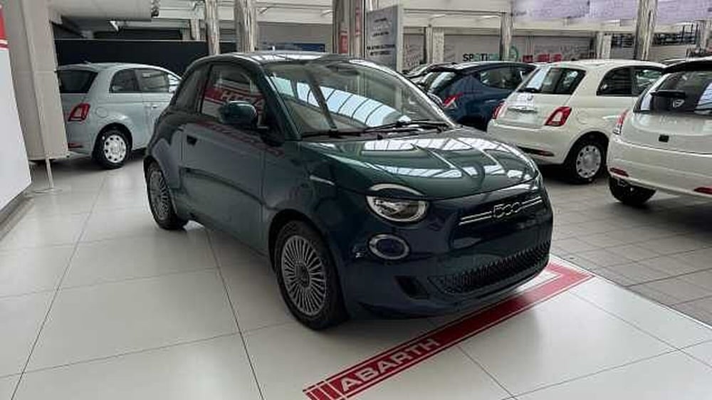 Fiat 500e nuova a Milano (5)