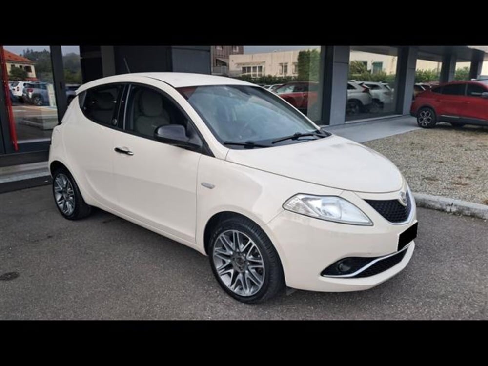 Lancia Ypsilon usata a Asti (3)