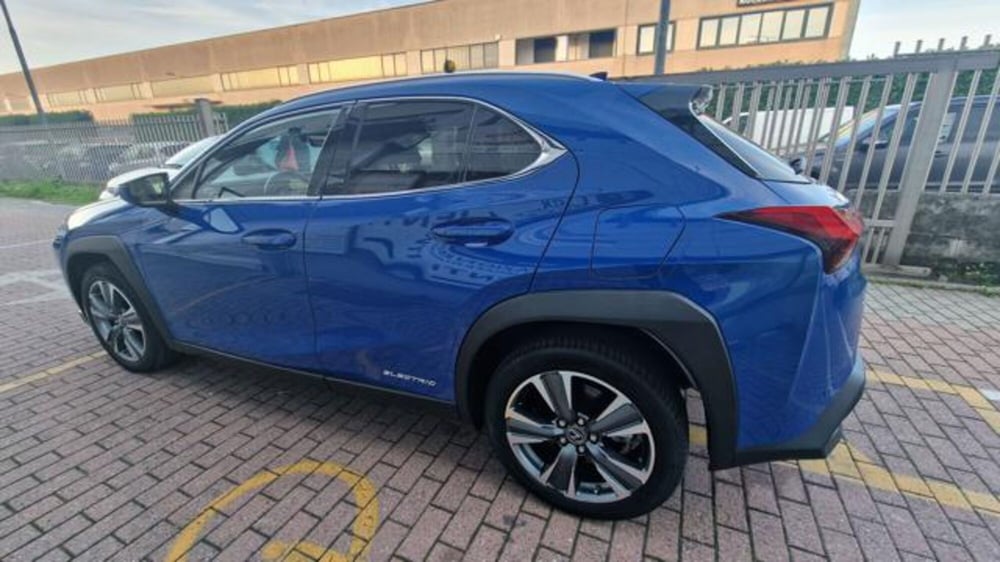 Lexus UX usata a Milano (4)