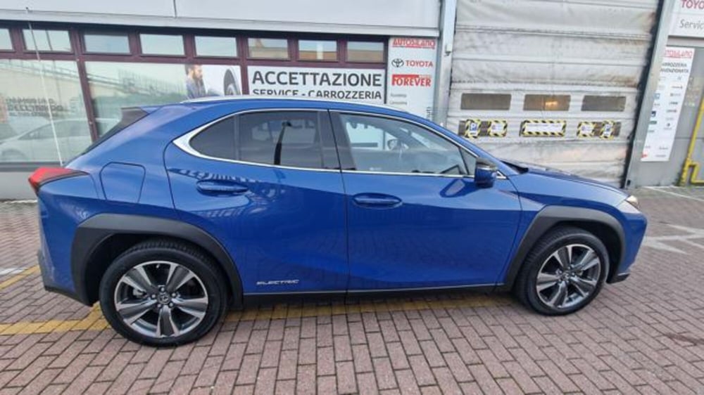 Lexus UX usata a Milano (7)