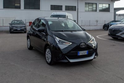 Toyota Aygo 1.0 VVT-i 72 CV 5 porte x-play  del 2019 usata a Fondi