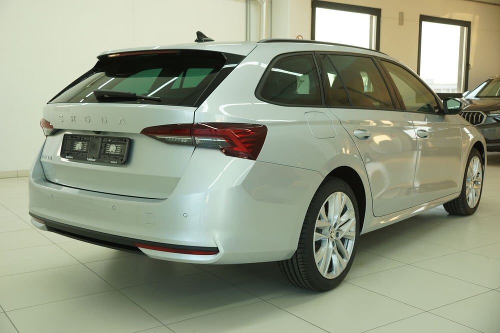 Skoda Octavia Station Wagon nuova a Torino (8)