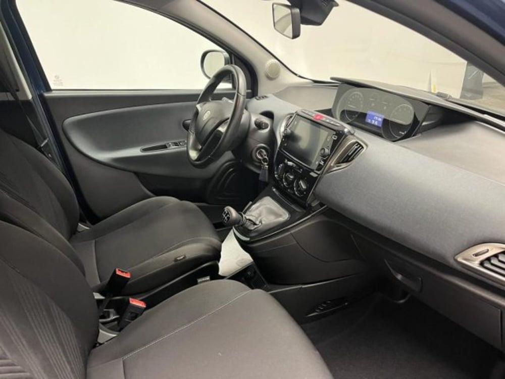 Lancia Ypsilon usata a Biella (14)