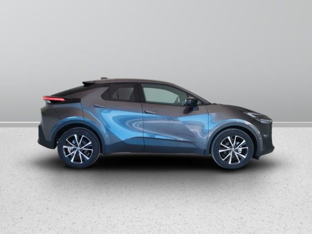 Toyota Toyota C-HR nuova a Teramo (7)