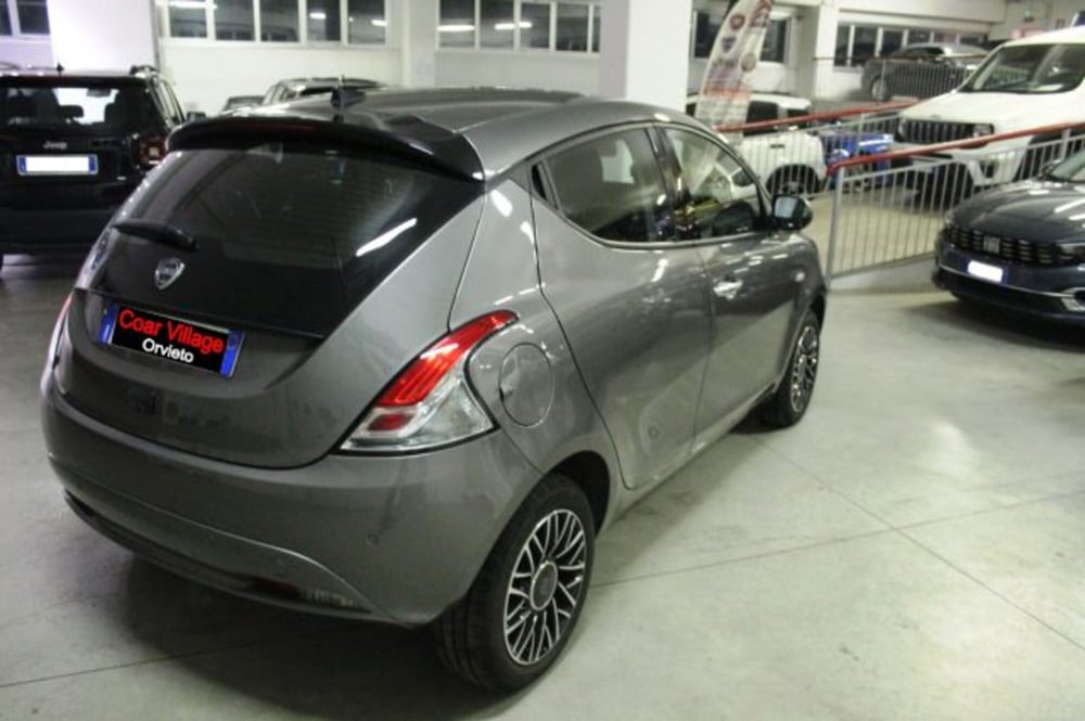 Lancia Ypsilon usata a Terni (4)