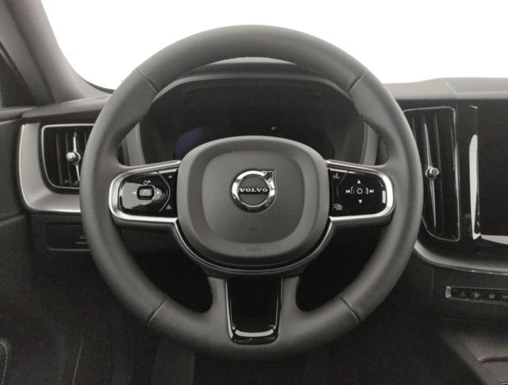 Volvo XC60 nuova a Modena (12)