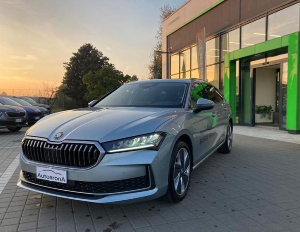 Skoda Superb Station Wagon nuova a Novara