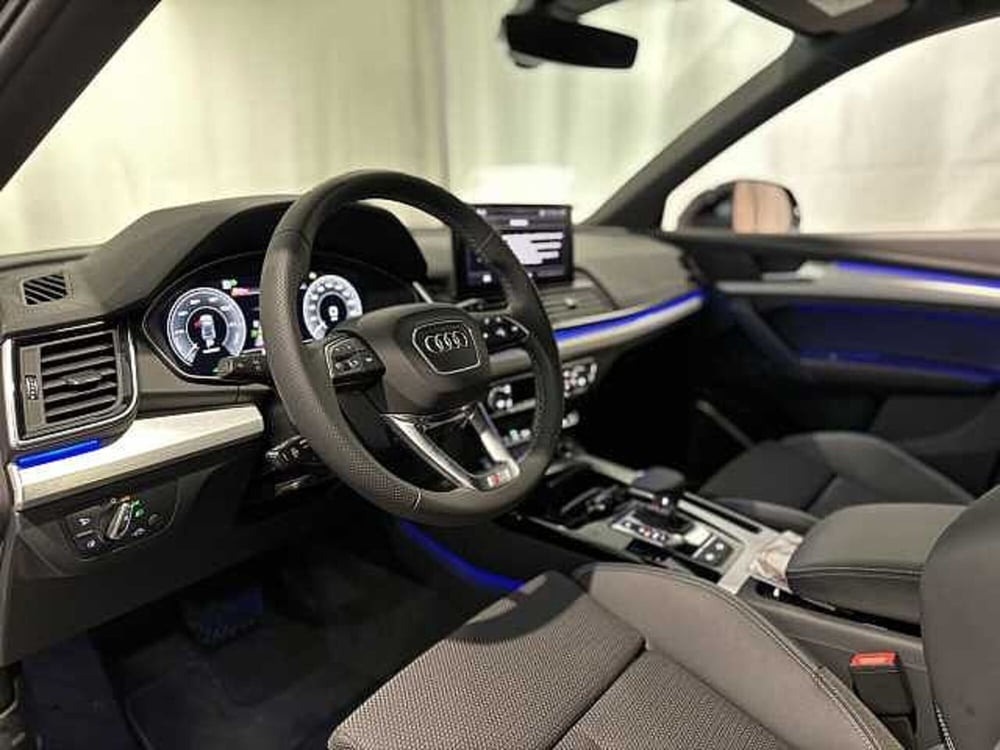 Audi Q5 Sportback nuova a Genova (8)