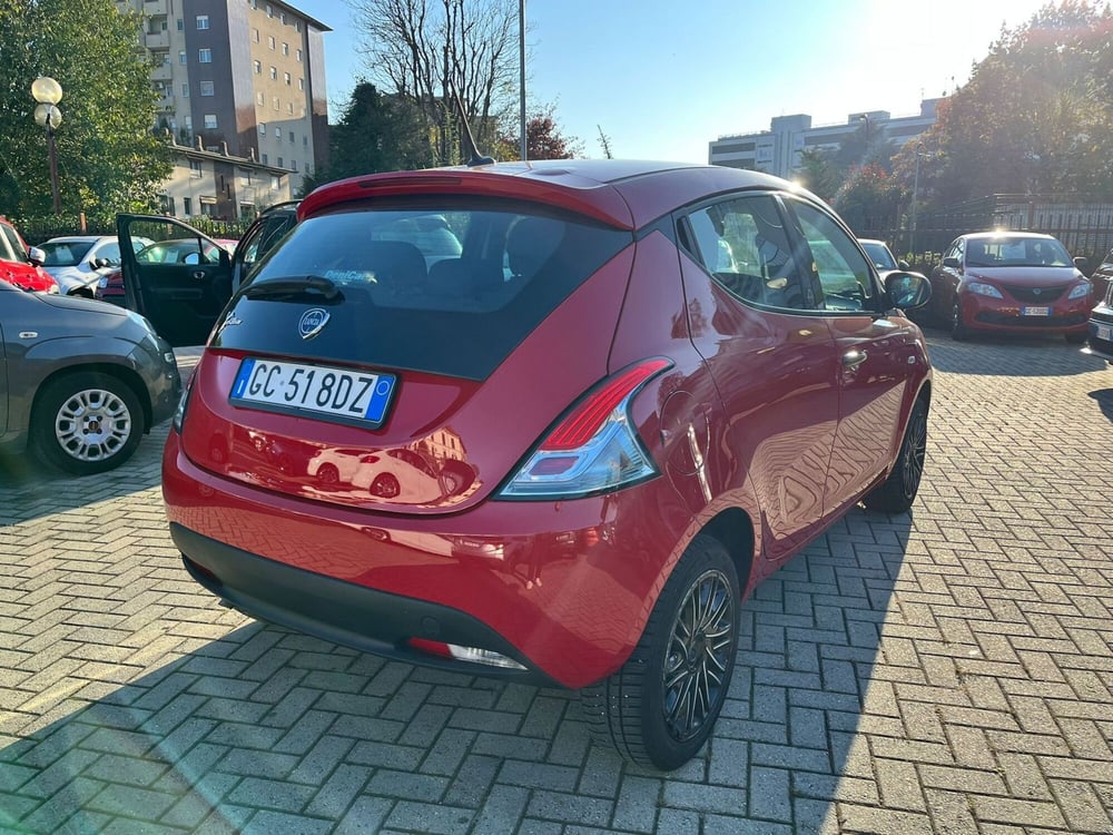 Lancia Ypsilon usata a Milano (6)