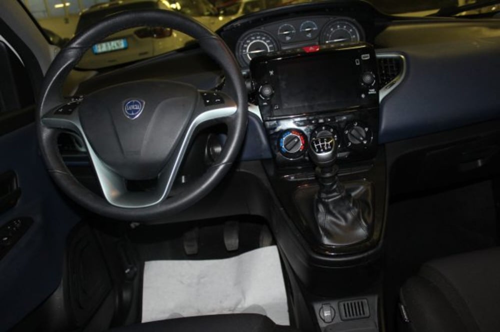 Lancia Ypsilon usata a Terni (11)