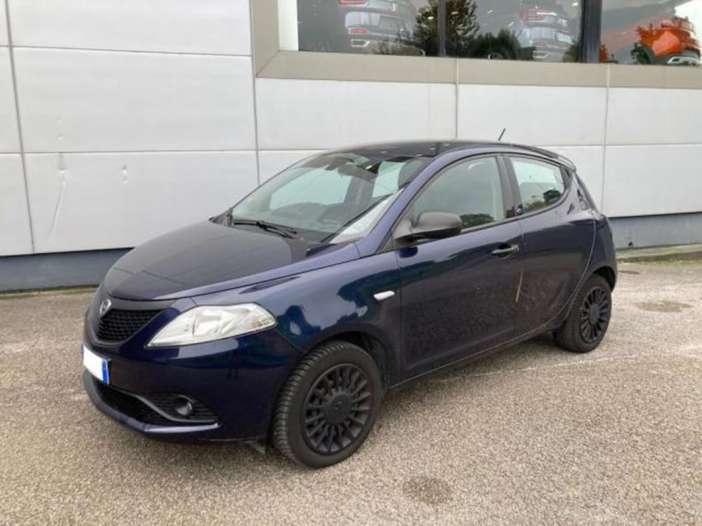 Lancia Ypsilon nuova a Ancona (2)