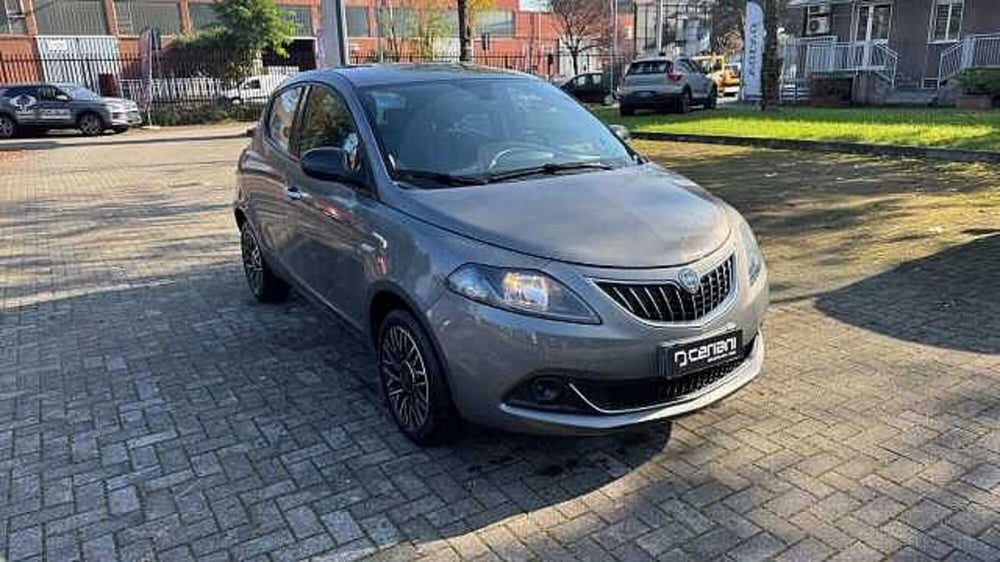 Lancia Ypsilon usata a Milano (8)