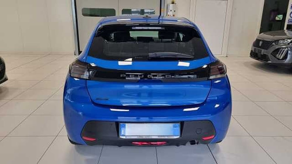 Peugeot 208 nuova a Milano (6)