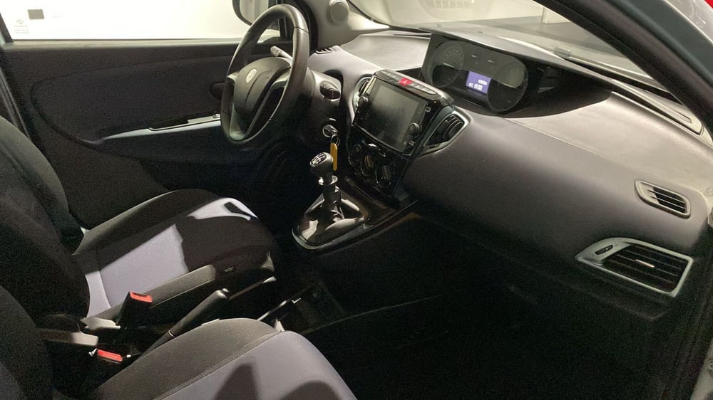 Lancia Ypsilon usata a Bergamo (9)