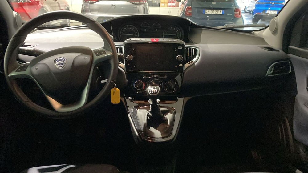 Lancia Ypsilon usata a Bergamo (11)