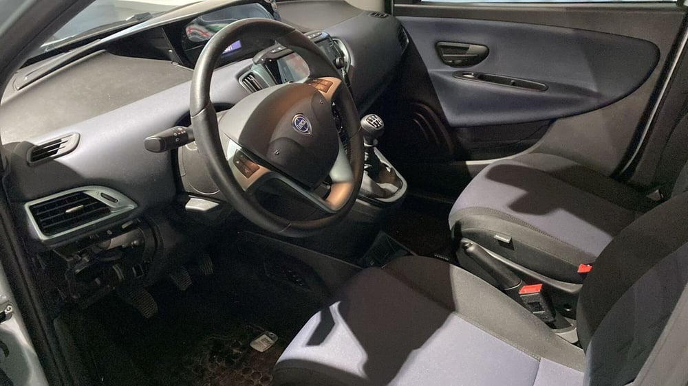 Lancia Ypsilon usata a Bergamo (12)