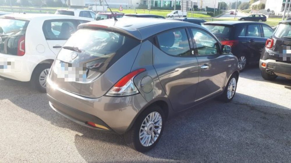 Lancia Ypsilon usata a Macerata (4)