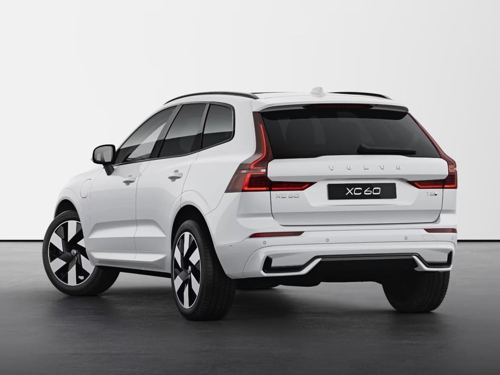 Volvo XC60 nuova a Bari (2)