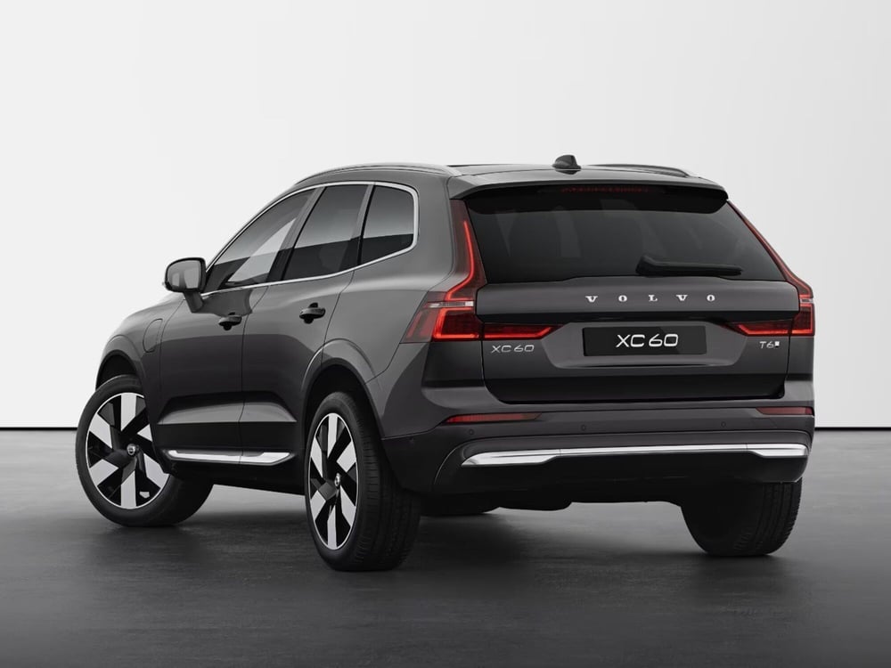 Volvo XC60 nuova a Bari (2)