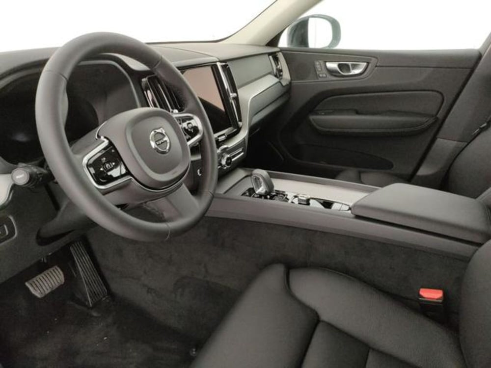 Volvo XC60 nuova a Modena (9)