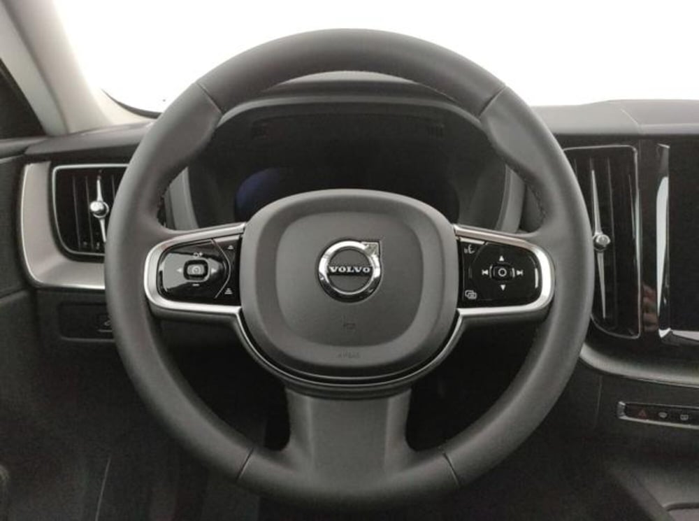 Volvo XC60 nuova a Modena (12)