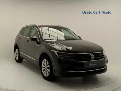 Volkswagen Tiguan 2.0 TDI 150 CV SCR DSG 4MOTION Life del 2022 usata a Pratola Serra